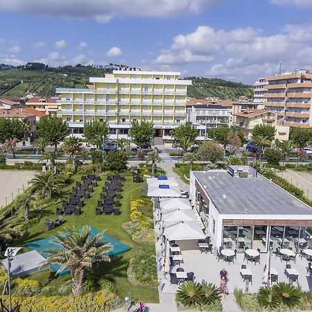 Hotel Atlas Alba Adriatica Ngoại thất bức ảnh