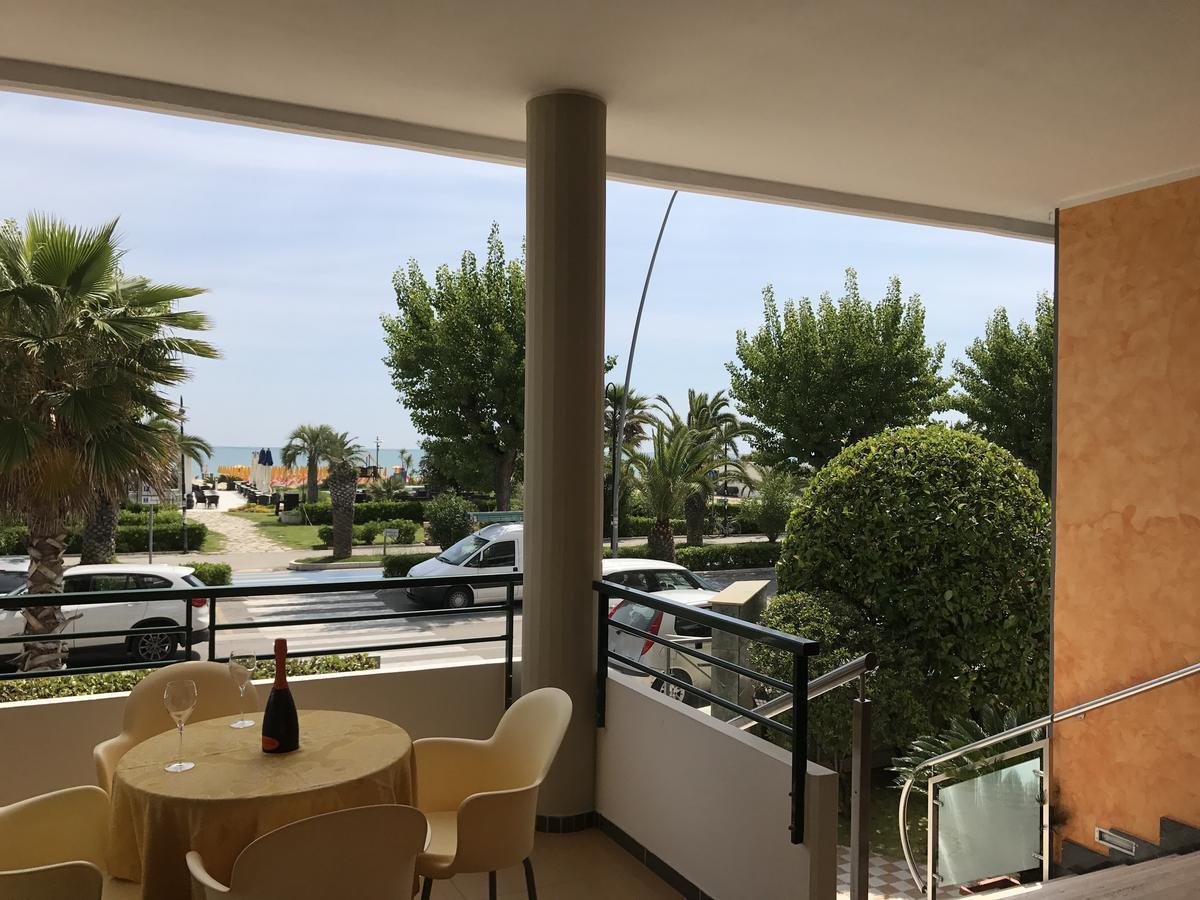 Hotel Atlas Alba Adriatica Ngoại thất bức ảnh