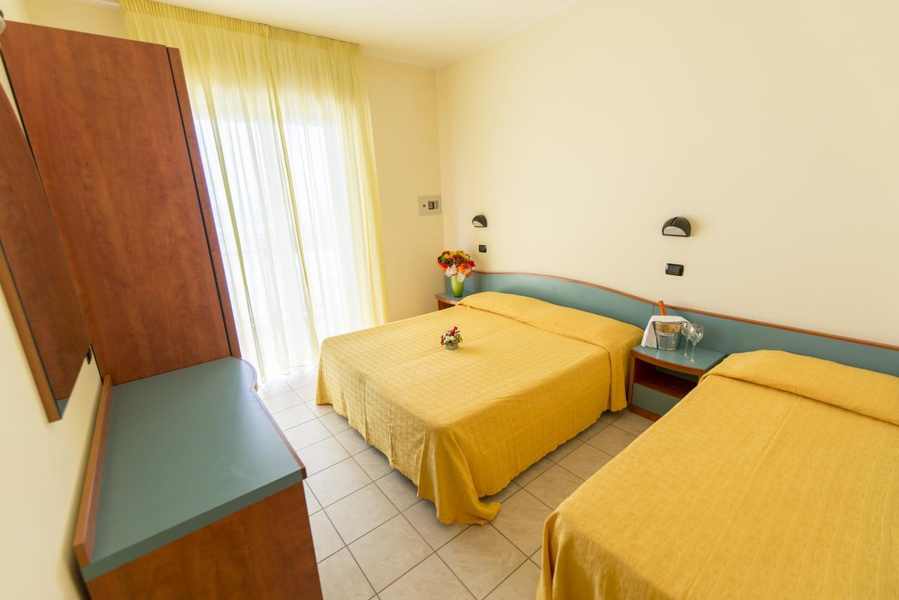 Hotel Atlas Alba Adriatica Ngoại thất bức ảnh