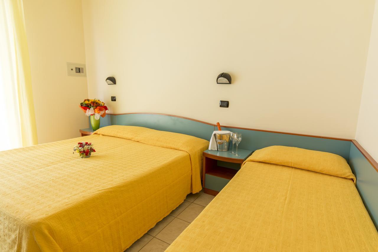 Hotel Atlas Alba Adriatica Ngoại thất bức ảnh