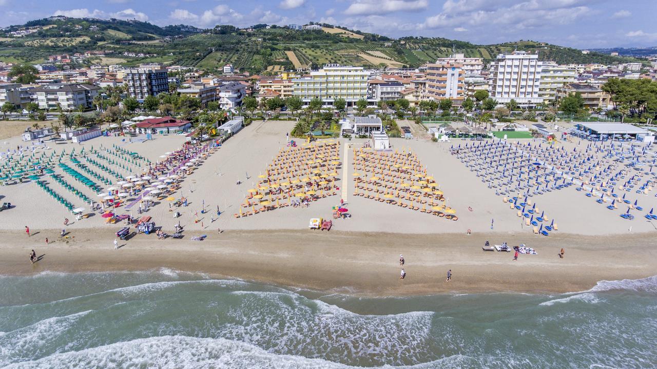 Hotel Atlas Alba Adriatica Ngoại thất bức ảnh