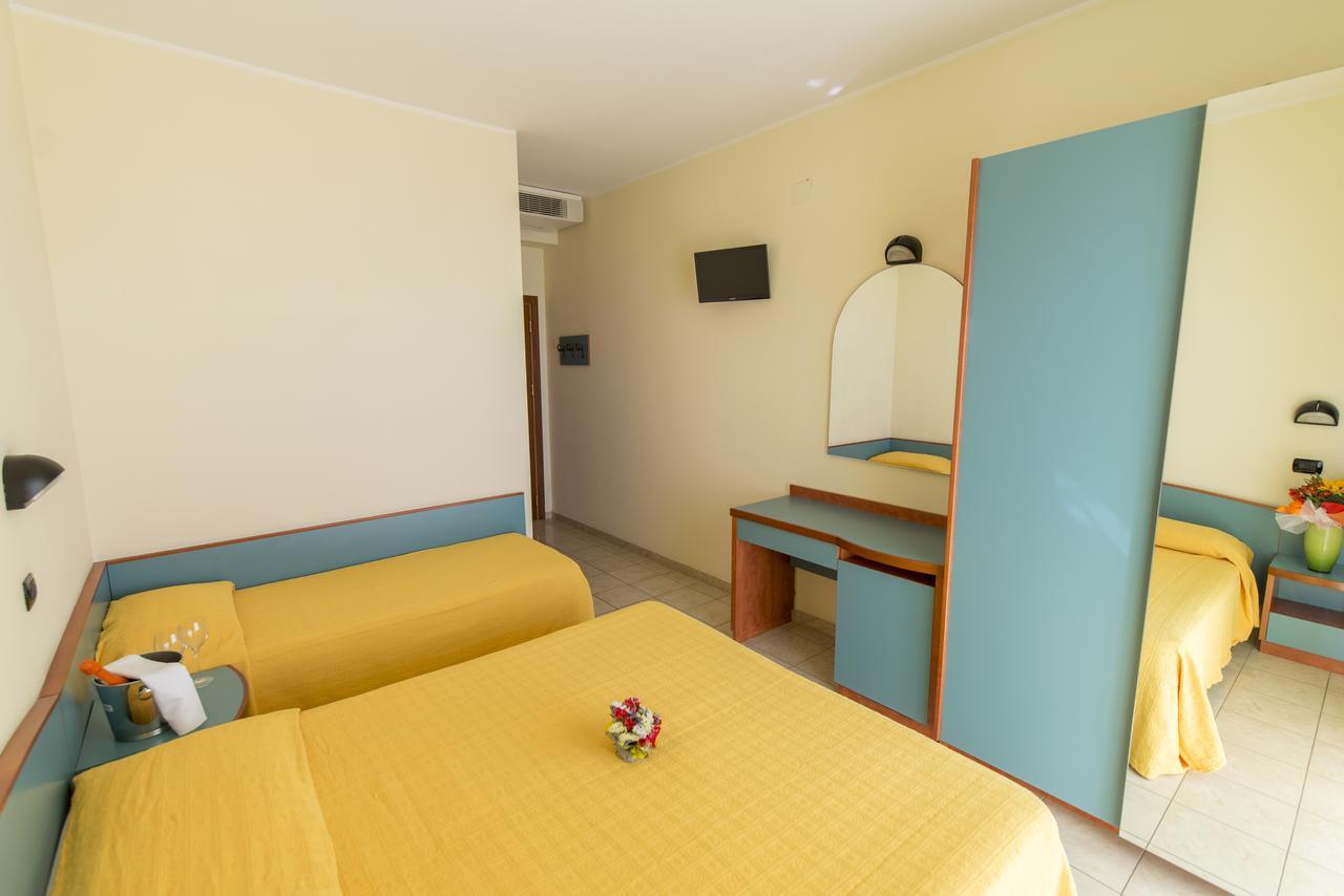 Hotel Atlas Alba Adriatica Ngoại thất bức ảnh