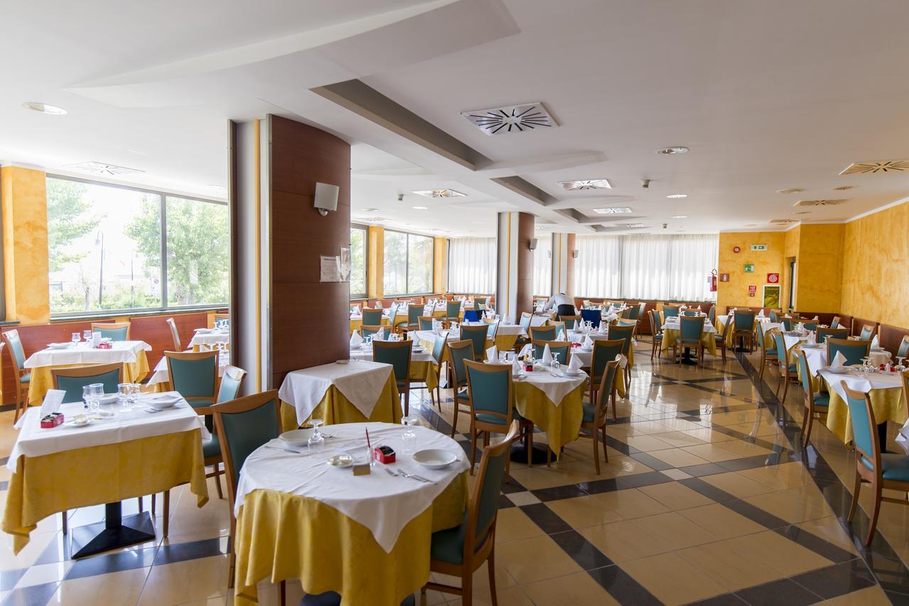 Hotel Atlas Alba Adriatica Ngoại thất bức ảnh
