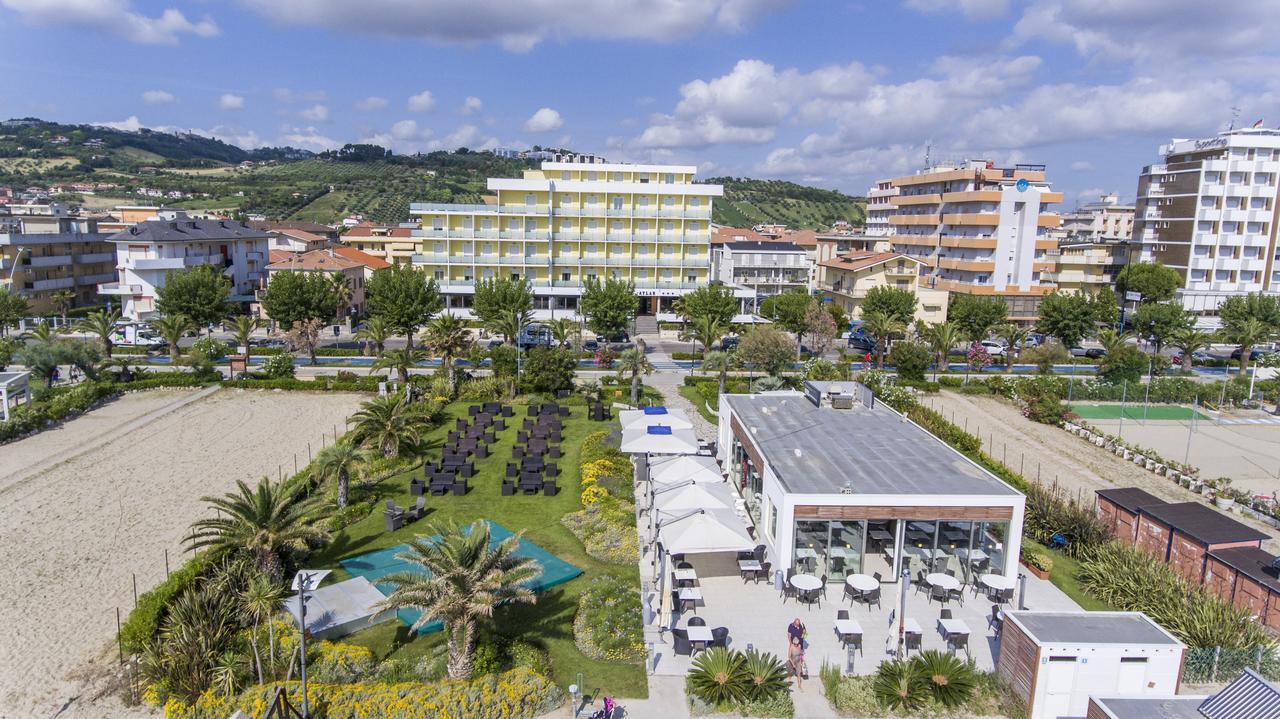 Hotel Atlas Alba Adriatica Ngoại thất bức ảnh