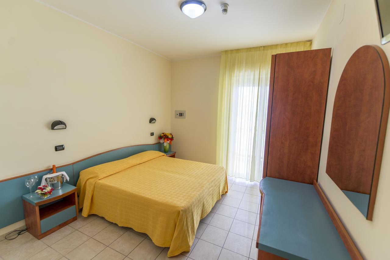 Hotel Atlas Alba Adriatica Ngoại thất bức ảnh
