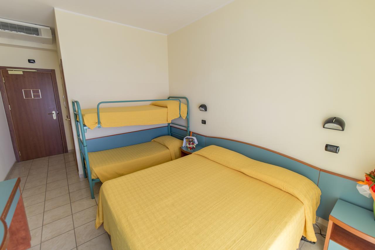 Hotel Atlas Alba Adriatica Ngoại thất bức ảnh