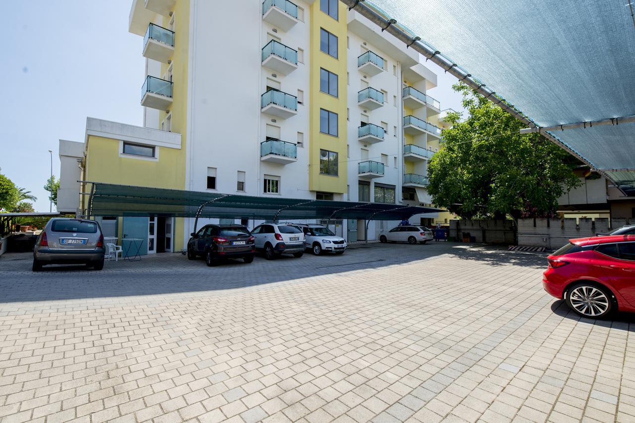 Hotel Atlas Alba Adriatica Ngoại thất bức ảnh