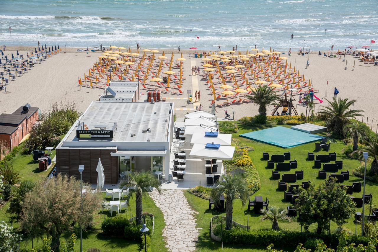 Hotel Atlas Alba Adriatica Ngoại thất bức ảnh