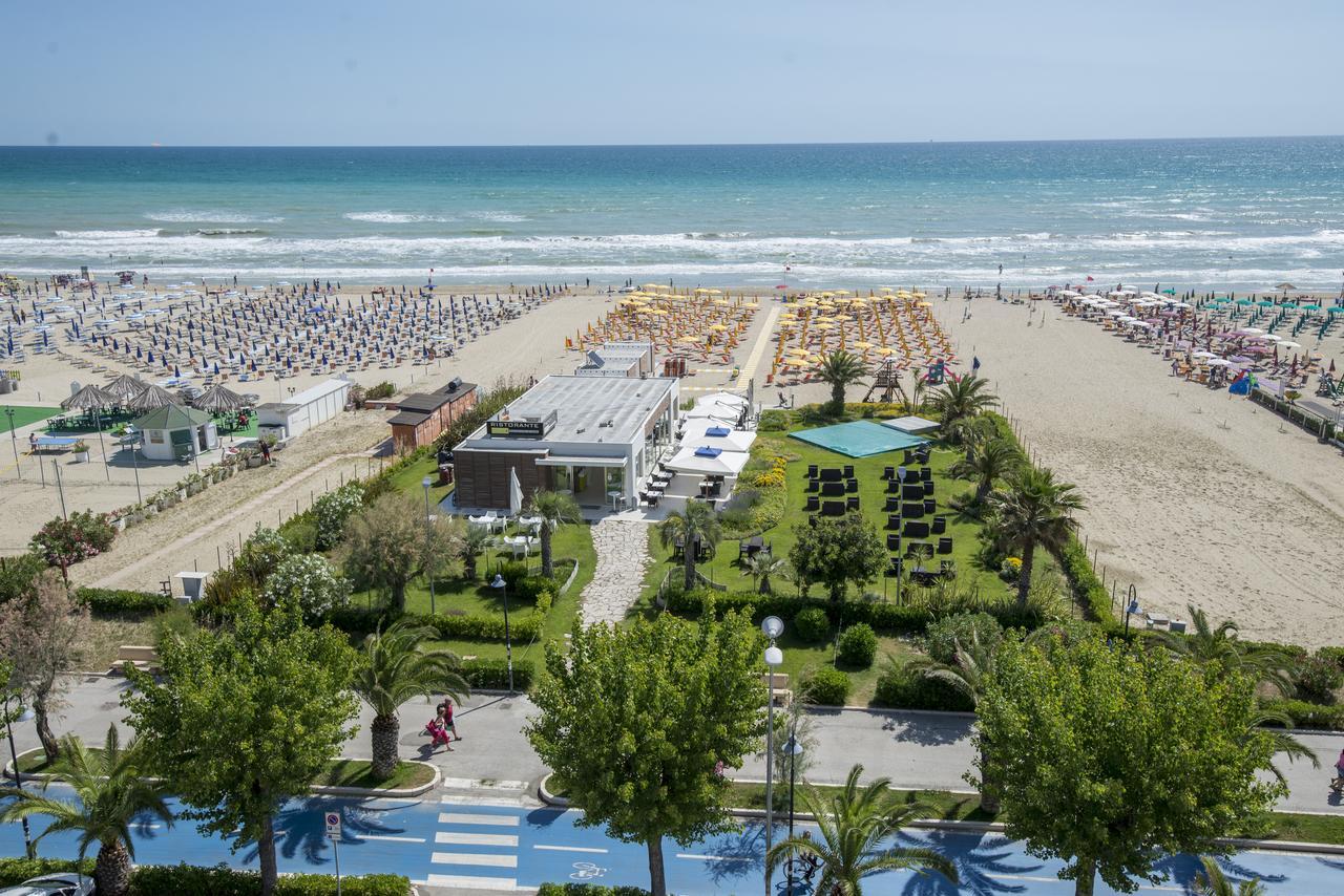 Hotel Atlas Alba Adriatica Ngoại thất bức ảnh